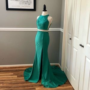 NEW STUDIO 17 SZ 6 JADE NUDE ILLUSION TWO PIECE BEADED FORMAL EVENING GOWN